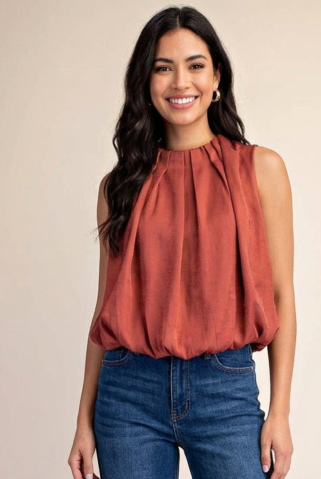 Balloon top and dark denim 