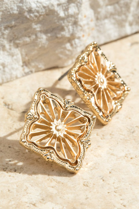 Chloe stud earring