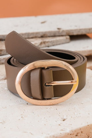 Classic oval buckle belt